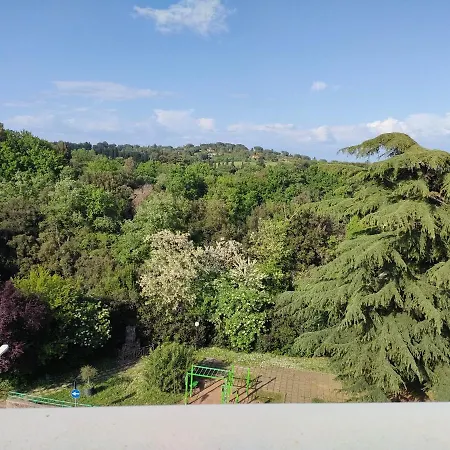 Francigena Con Posto Auto Riservato E Coperto Apartamento *