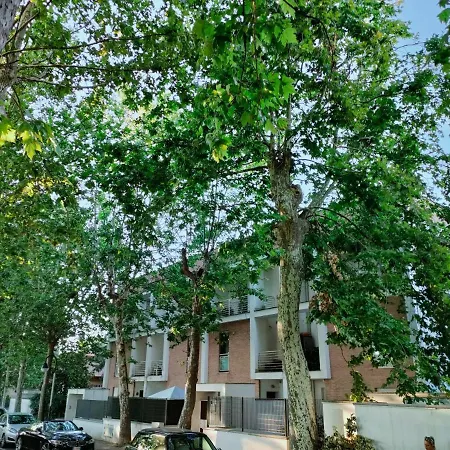 Francigena Con Posto Auto Riservato E Coperto Apartman