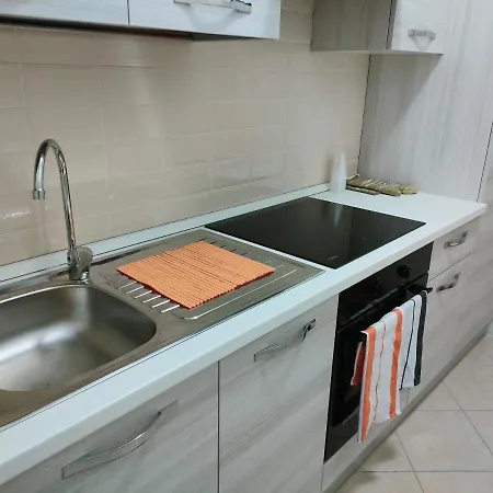 Francigena Con Posto Auto Riservato E Coperto Apartment *